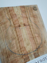 Load image into Gallery viewer, ED23A10302 Electric Guitar 2-piece drop top 10mm AAA Otway Japanese Cedar
